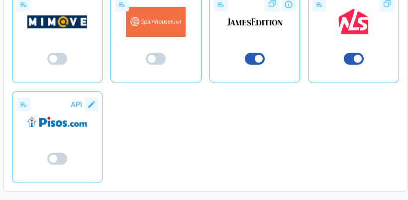 Pisos.com tussen de andere portalen op de pagina Feed export, met een API-label en een schakelaar
