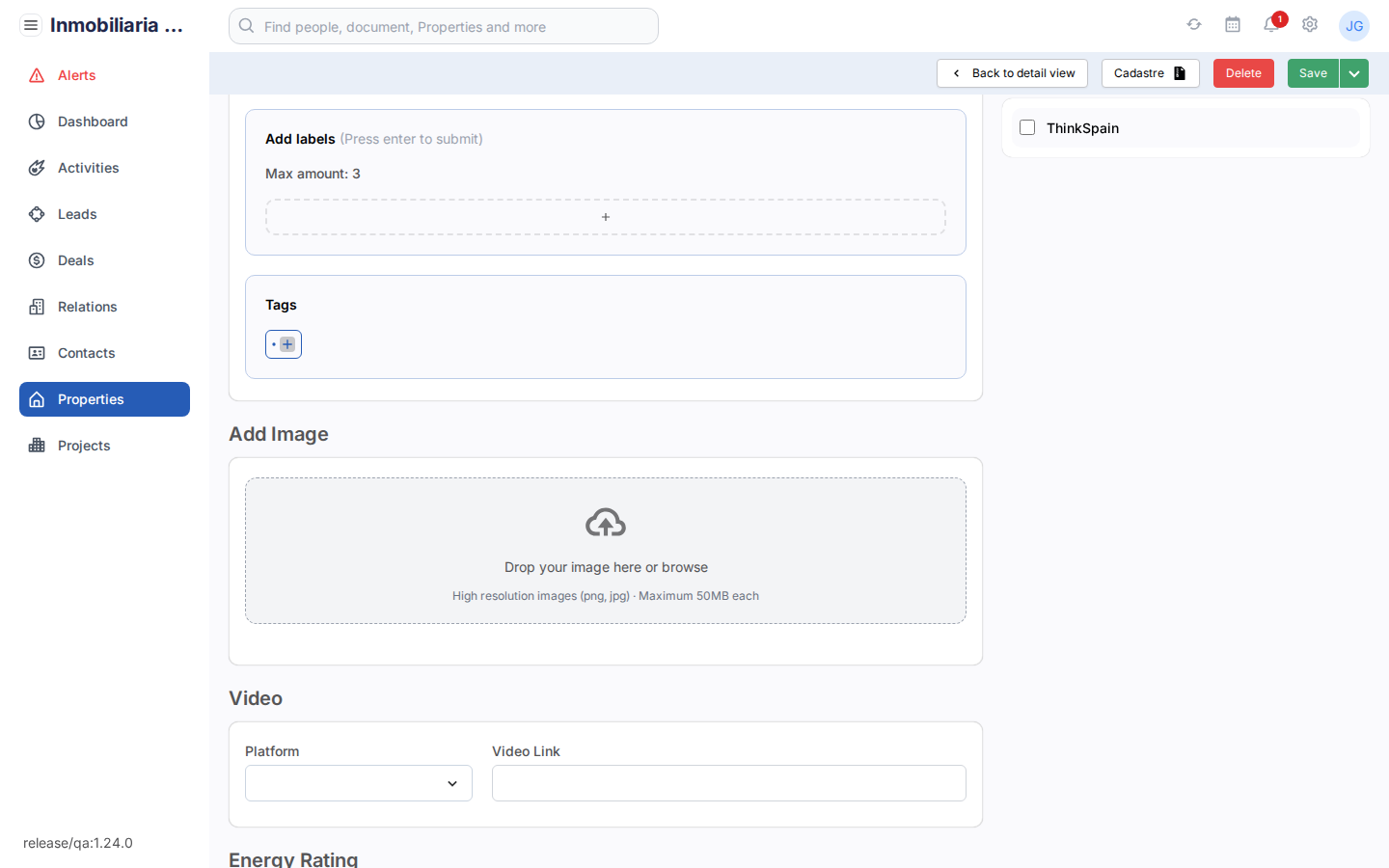 De media-sectie van een woning in Tesoro CRM