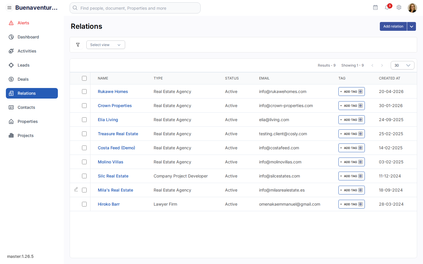 Relations-lijst met 9 bedrijven. Kolommen NAME, TYPE, STATUS, EMAIL, TAG, CREATED AT. Per-row inline ADD TAG-knop. Rechts boven: Add relation split-button.